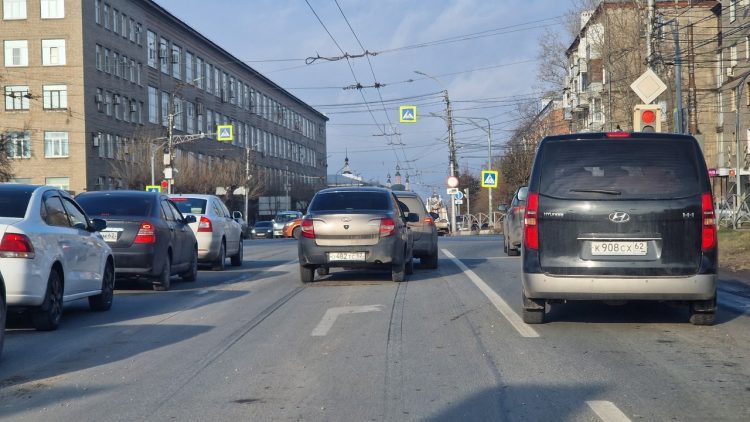 На Куйбышевском шоссе образовалась пробка из-за аварии 18 ноября