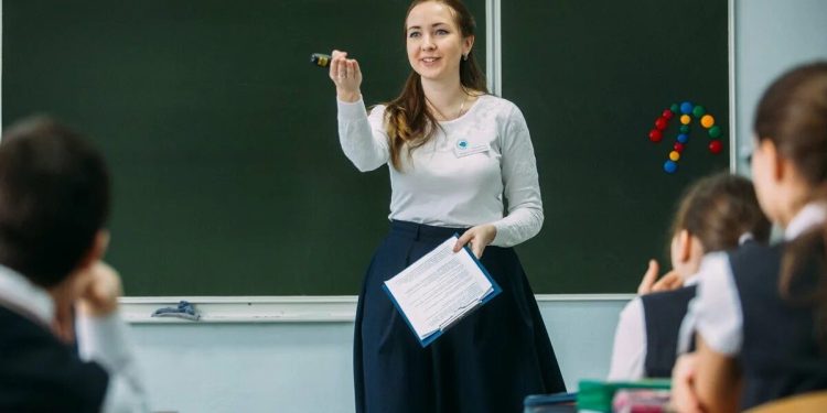 Молодым учителям хотят дать подъемные Молодым учителям хотят дать подъемные
