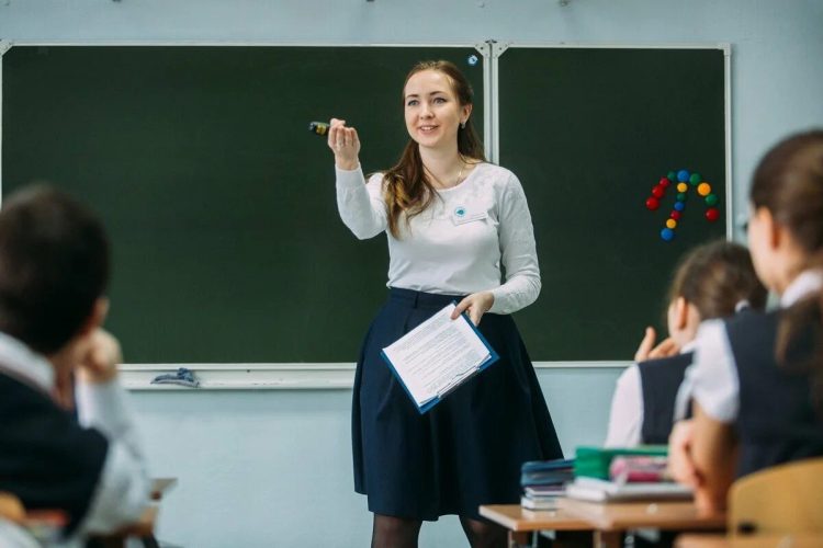 Молодым учителям хотят дать подъемные