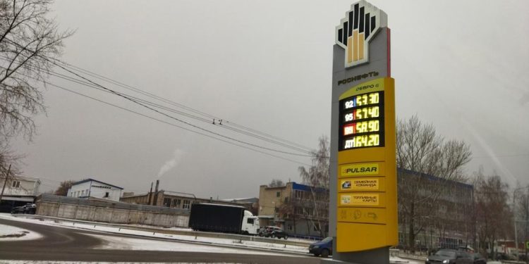 Рязанские водители продолжают жаловаться на быстрый рост цен на бензин Рязанские водители продолжают жаловаться на быстрый рост цен на бензин