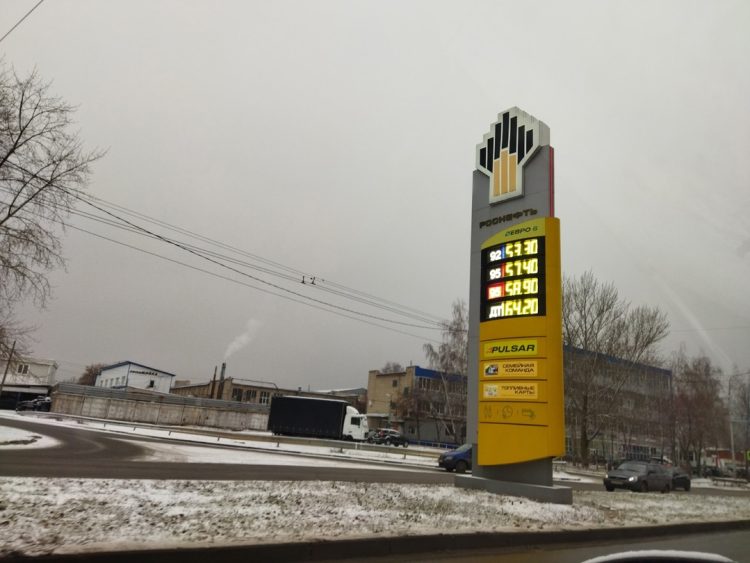 Рязанские водители продолжают жаловаться на быстрый рост цен на бензин