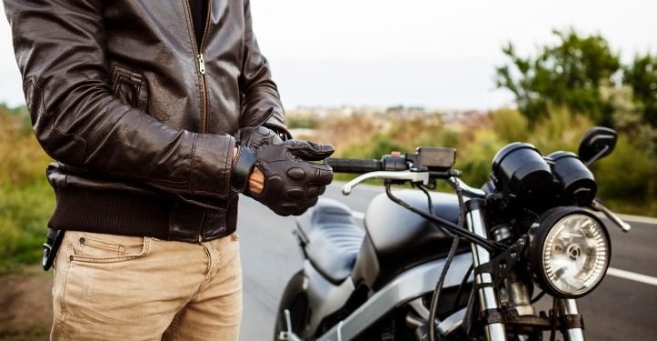 В Рязани ищут повредившего автомобиль на Московском шоссе байкера В Рязани ищут повредившего автомобиль на Московском шоссе байкера