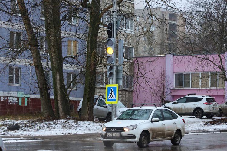 В Рязани на пересечении улиц 9-я Линия и Ленинского Комсомола устанавливают светофоры