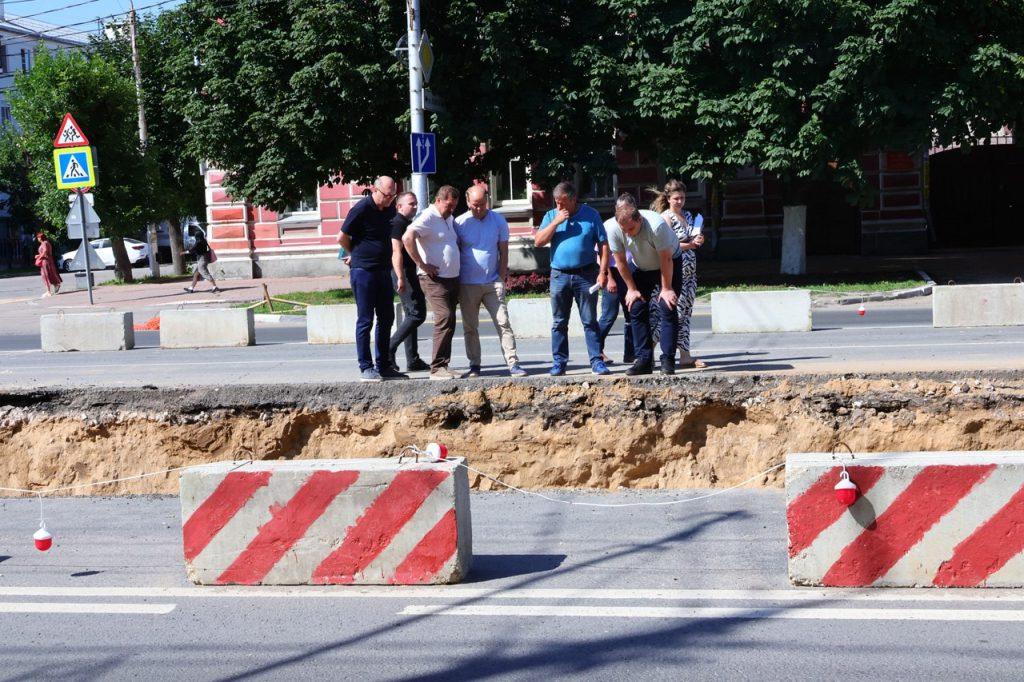 Мэр Рязани Артемов проконтролировал капремонт теплосетей на Первомайском проспекте