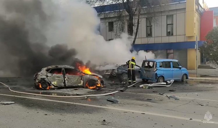 МЧС: при обстреле ВСУ Белгорода 14 человек погибли, 108 пострадали