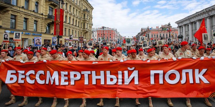 В России «Бессметный полк» проходит в новом формате