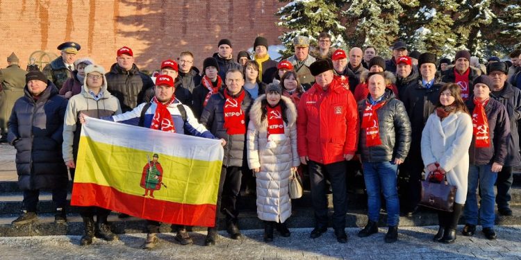 Делегация рязанских коммунистов приняла участие в митинге, посвящённом 108-й годовщине РККА в Москве