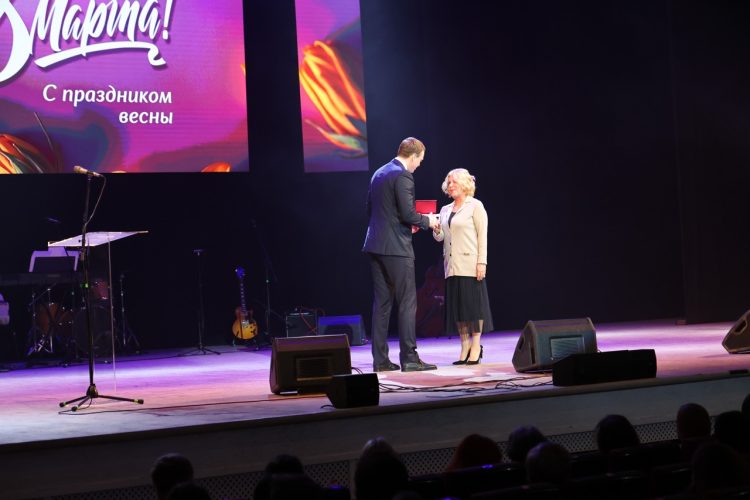 Губернатор Павел Малков поздравил рязанок с наступающим 8 марта