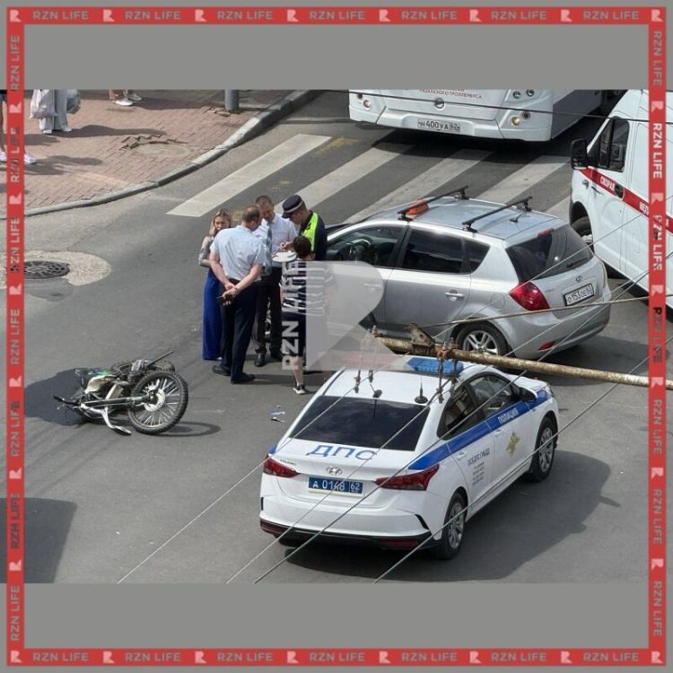 Около рязанского ТРЦ "Атрон" образовалась пробка из-за ДТП