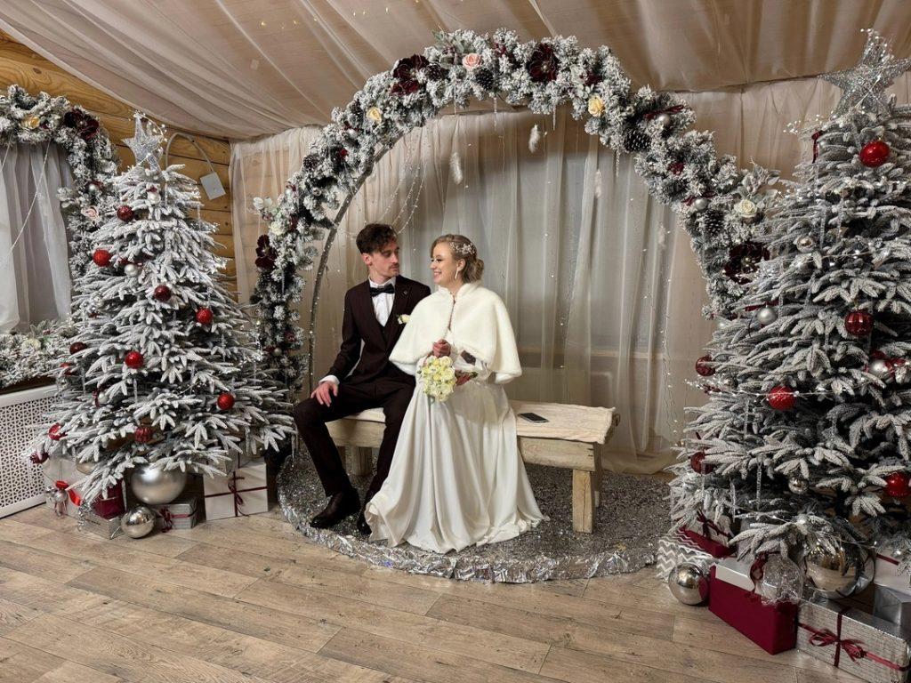 Рязанский ЗАГС поделился фото молодоженов минувших выходных дней