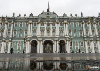 Бизнесмен с ножами захватил трон императора в Эрмитаже