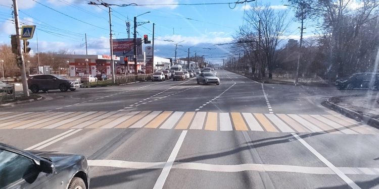 На Московском шоссе добавили еще одну полосу без расширения дороги