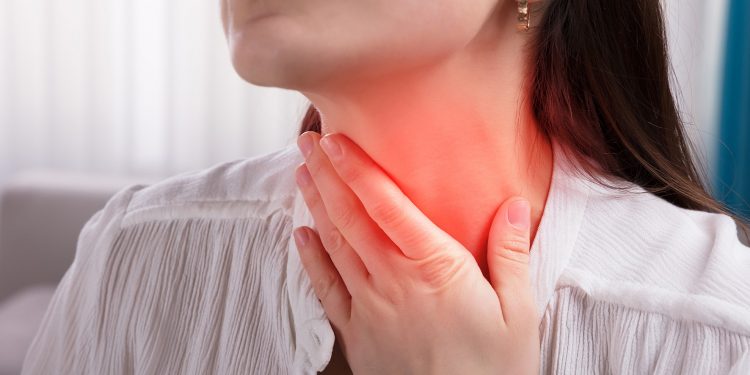 Отоларинголог Марнова: боль в горле может указывать на проблемы с ЖКТ