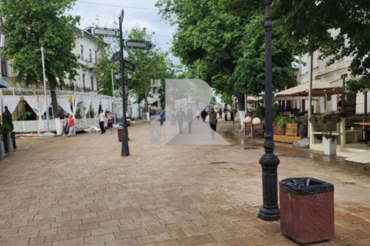 Борис Ясинский объяснил уборку лавочек на Почтовой