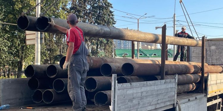 На Первомайском проспекте завершается монтаж нижних железобетонных блоков