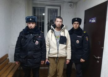 На улице Коняева полиция задержала 37-летнего мужчину, объявленного в федеральный розыск