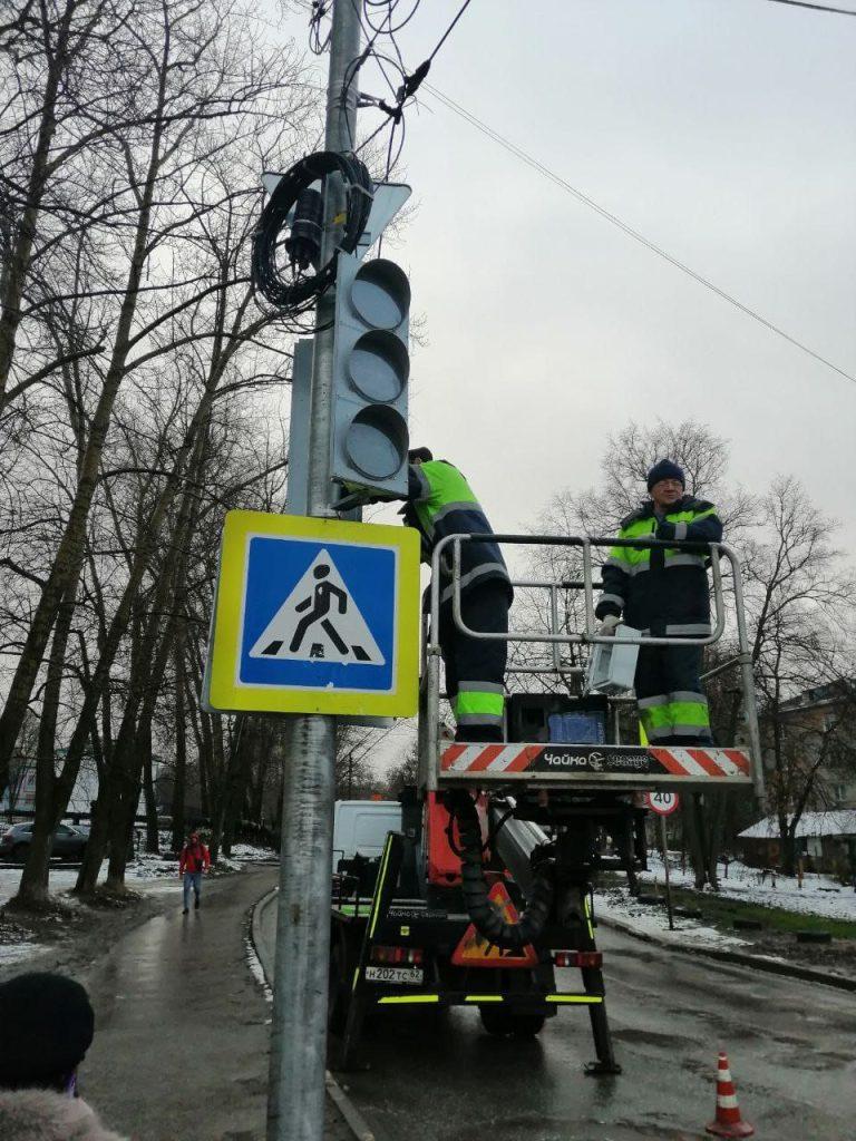 В Рязани на пересечении улиц 9-я Линия и Ленинского Комсомола устанавливают светофоры