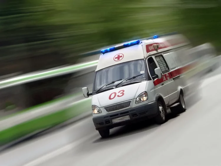 В центре Рязани из окна многоэтажки выпал мужчина