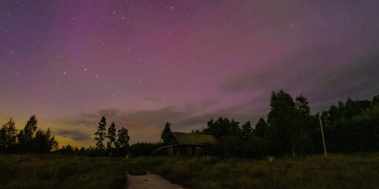 В Рязанской области запечатлели звездопад Персеиды на фоне северного сияния