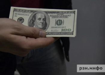 ЦБ поднял курс доллара выше 85 рублей впервые с осени