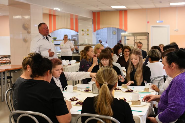 Родители рязанских учеников продегустировали меню в школе №62