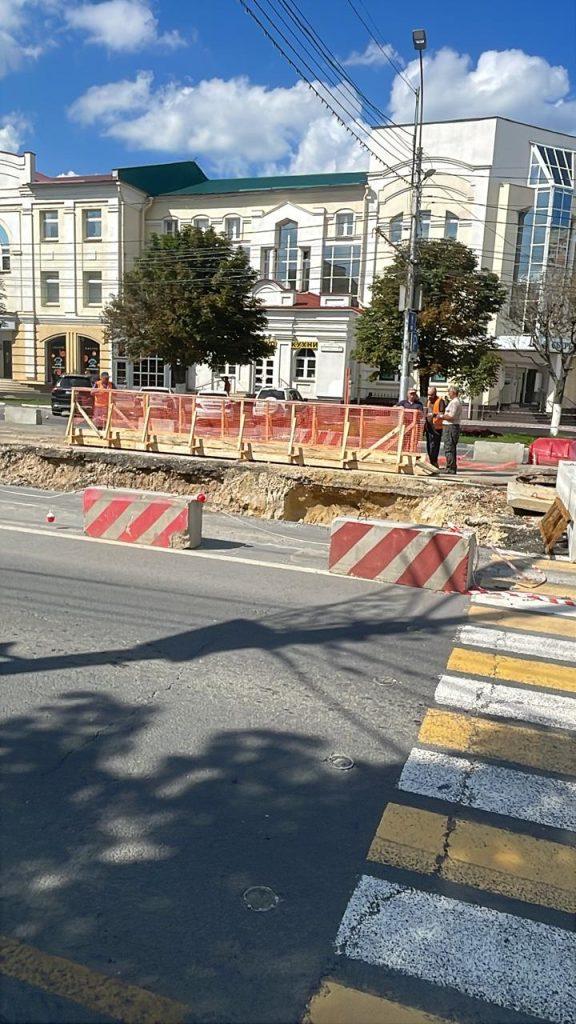 На Первомайском проспекте завершается монтаж нижних железобетонных блоков