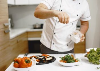 В 2024 году самыми дефицитными в Рязанской области стали профессии дворников, поваров и фармацевтов В 2024 году самыми дефицитными в Рязанской области стали профессии дворников, поваров и фармацевтов