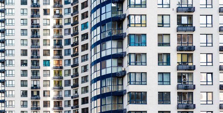 На Солотчинском шоссе с высоты 10-го этажа упал 29-летний мужчина