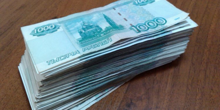 Стало известно, сколько денег нужно россиянам, чтобы не страдать от кредитов