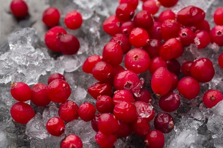 Диетолог Королева: замороженные фрукты и ягоды полезно употреблять весной