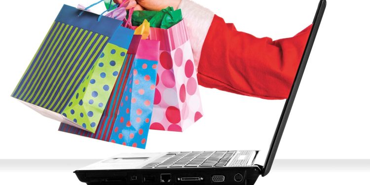 Каждый третий россиянин покупает вещи в Интернете