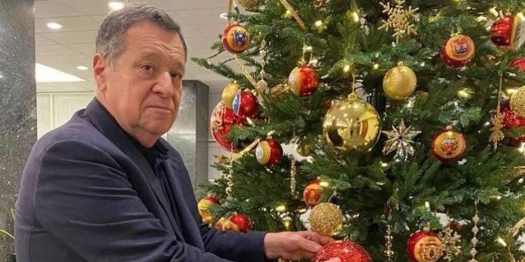 Рязанский депутат Андрей Макаров снял с «Елки желаний» три шарика