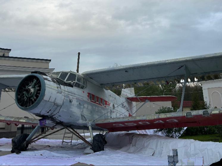 На территории Рязанской ВДНХ установили самолет Ан-2 «кукурузник»