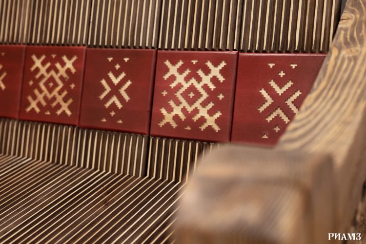 В Музейном центре на Соборной посетителям представят уникальную мебель с узорами