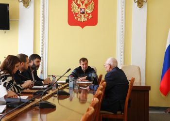 Рязанцы хотят перегородить проезд бетонными блоками из-за проезжающих мимо дома машин Рязанцы хотят перегородить проезд бетонными блоками из-за проезжающих мимо дома машин