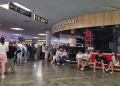 Коллапс в аэропортах задерживает рейсы и блокирует возвращение россиян