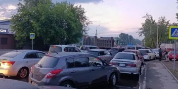 Журналисты стояли 12 часов в очереди за бензином