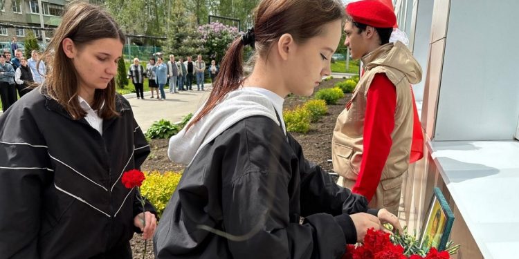 Под Рязанью на фасаде местной школы установили памятную доску погибшему на СВО Игоря Жаринова