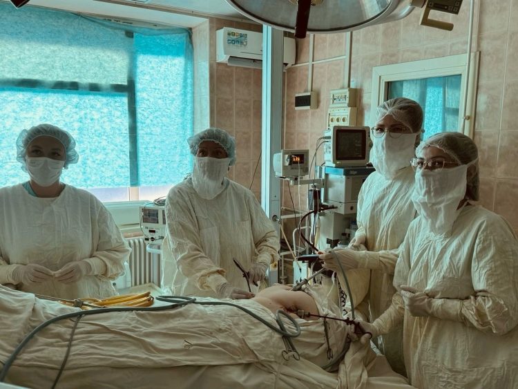 Хирурги рязанской ОКБ спасли 40-летнюю пациентку с миомой матки