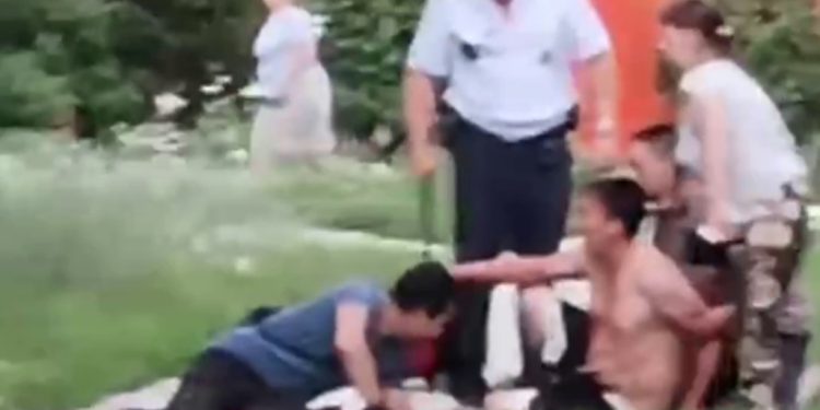 На улице Березовой в Рязани несколько подравшихся мужчин пробили окно в «Пятерочке»