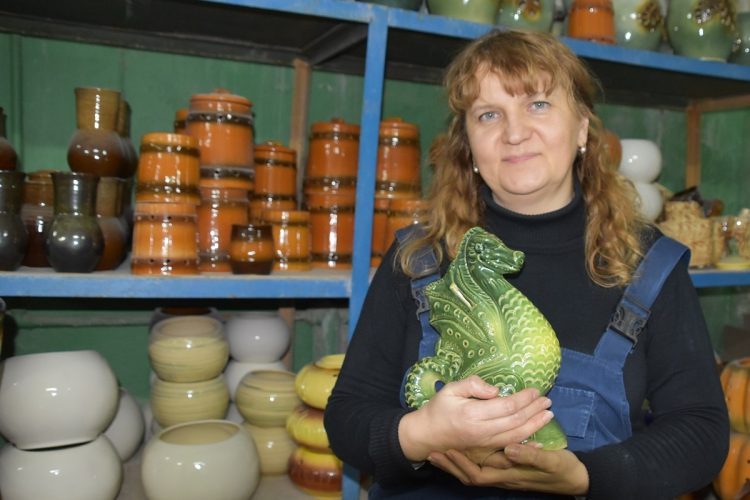 К встрече Нового года скопинские гончары изготовили фигурки драконов из керамики