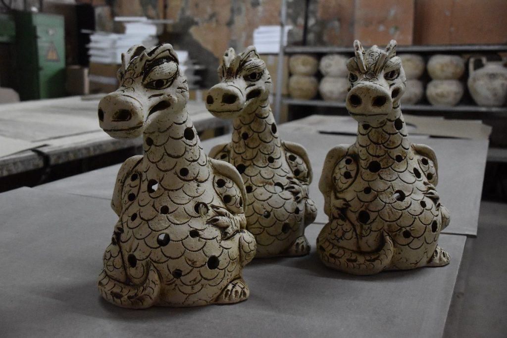 К встрече Нового года скопинские гончары изготовили фигурки драконов из керамики