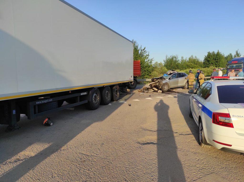 В Скопинском районе водитель "Mazda" врезался в грузовик