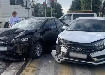Столкновение иномарки и отечественного авто травмировало двух водителей