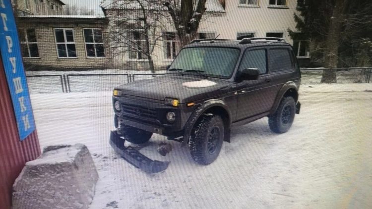 В рязанских Сараях водитель на Niva врезался в бетонный блок