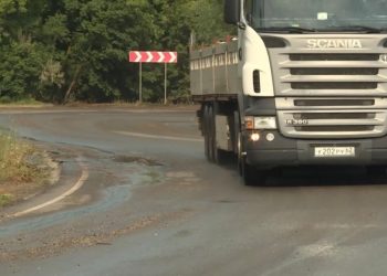 Большегрузы с перевесом разрушают рязанские дороги Большегрузы с перевесом разрушают рязанские дороги