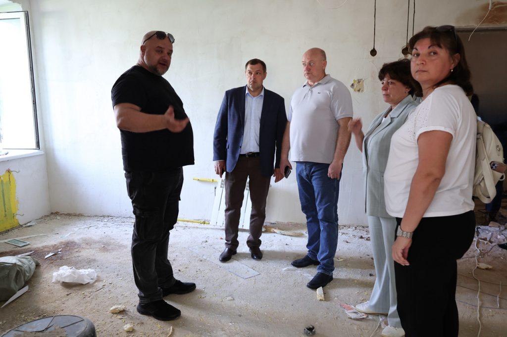 Красов и Артемов проконтролировали ход капремонта рязанского детского сада №20