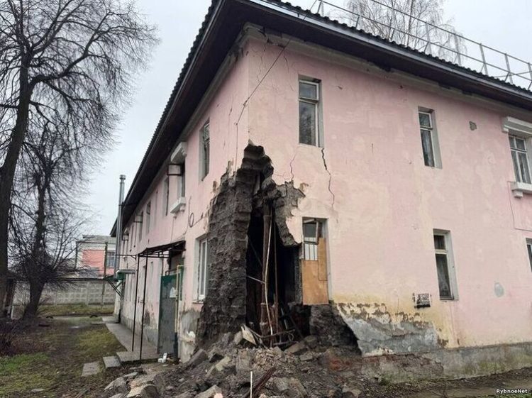 В рязанском Рыбном обрушилась стена многоквартирного жилого дома