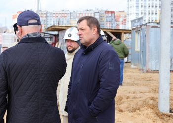 Мэр Рязани Артемов проверил ход строительства школы в Семчино и детсада в районе Метропарка Мэр Рязани Артемов проверил ход строительства школы в Семчино и детсада в районе Метропарка