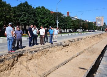 Мэр Рязани Артемов проконтролировал капремонт теплосетей на Первомайском проспекте